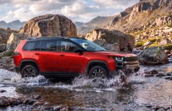 2027 Jeep Cherokee Trailhawk Arrives With Serious Off-Road Hardware and 31 MPG Hybrid Efficiency